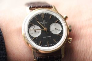 Die Breitling Uhren Preisliste 2015 Replik uhr Top Time Referenz 2004 am Handgelenk von Boris Pjanic
